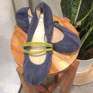 TSUBO ballet flats sz 7.5 blue with green accents. Unique and fun!